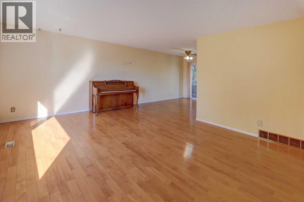 Photo 4 of 179 Huntchester Crescent Ne, Calgary AB