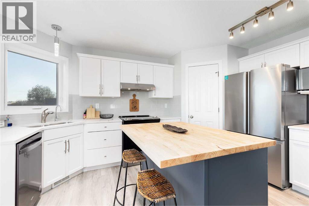 Photo 13 of 522 Stonegate Road Nw, Airdrie AB