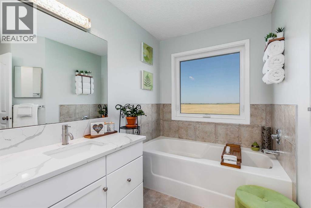 Photo 22 of 522 Stonegate Road Nw, Airdrie AB