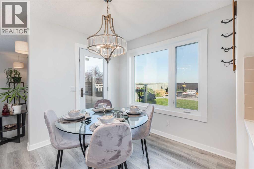 Photo 10 of 522 Stonegate Road Nw, Airdrie AB
