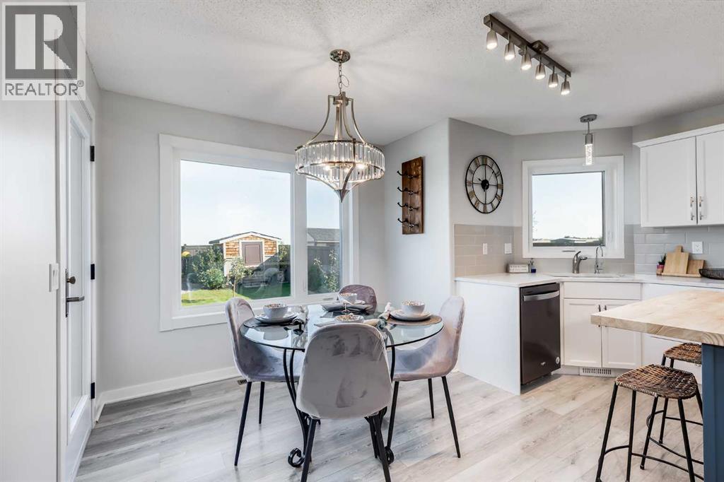Photo 9 of 522 Stonegate Road Nw, Airdrie AB