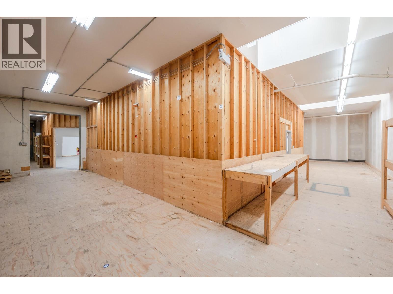402 Industrial Avenue E, Penticton