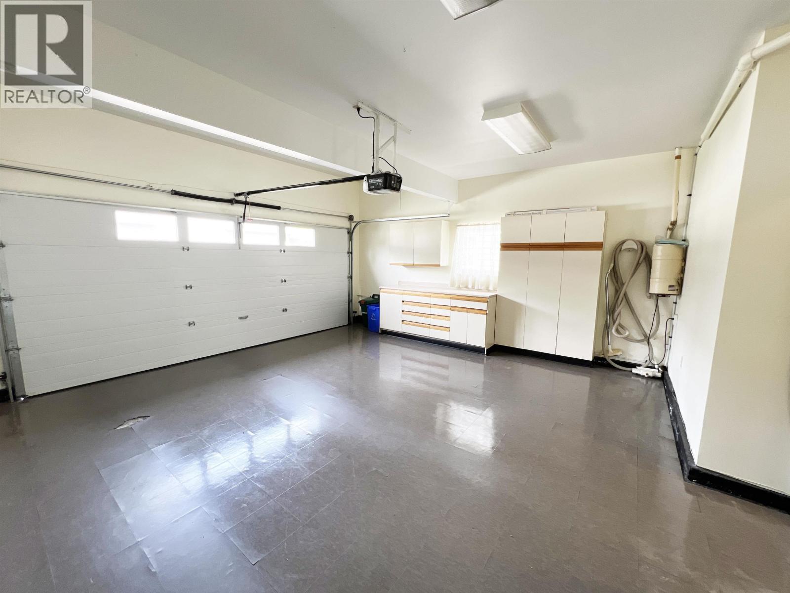 Photo 3 of 6100 Woodwards Road, Richmond BC