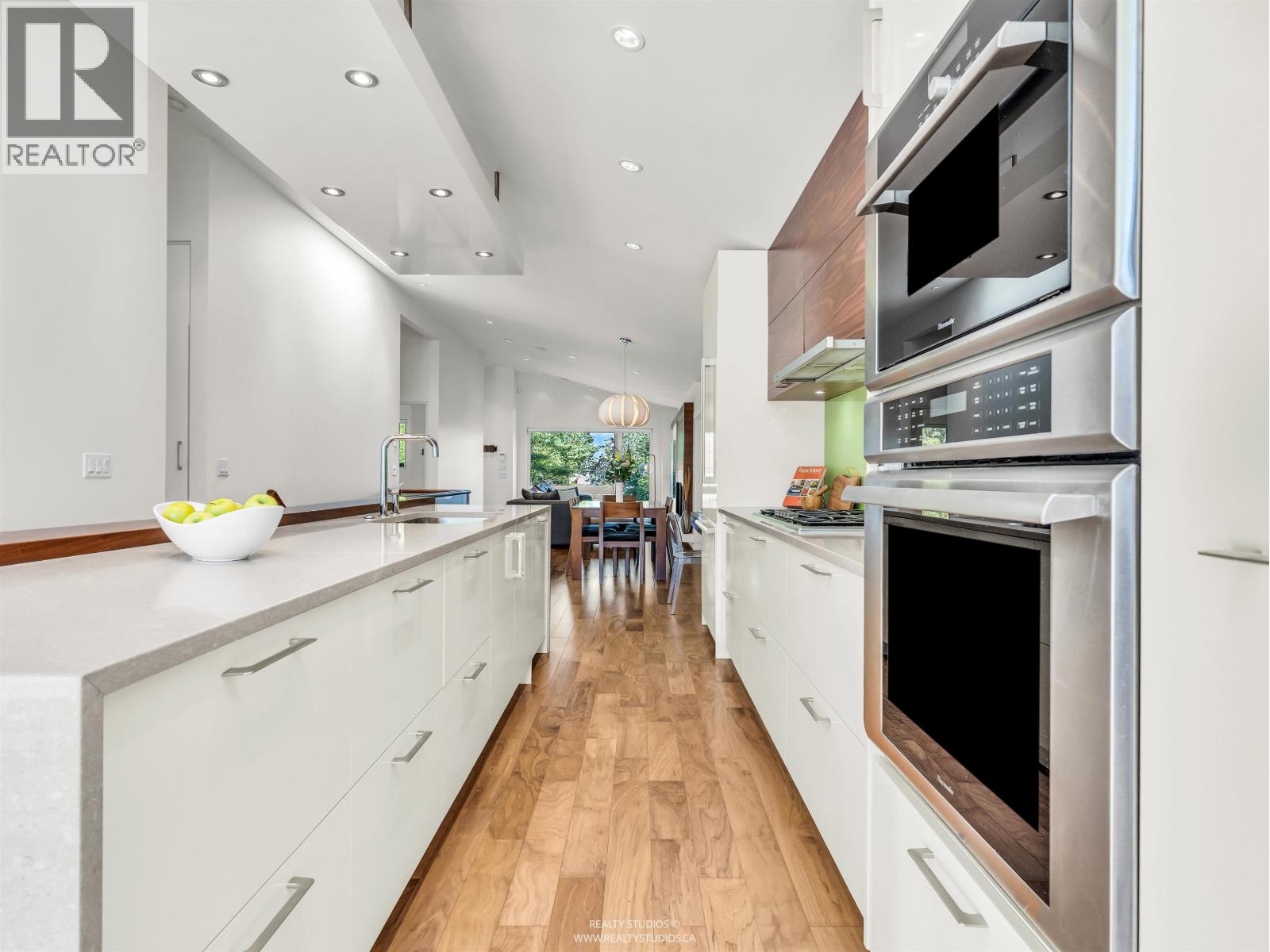 Photo 4 of 534 E 29th Avenue, Vancouver BC