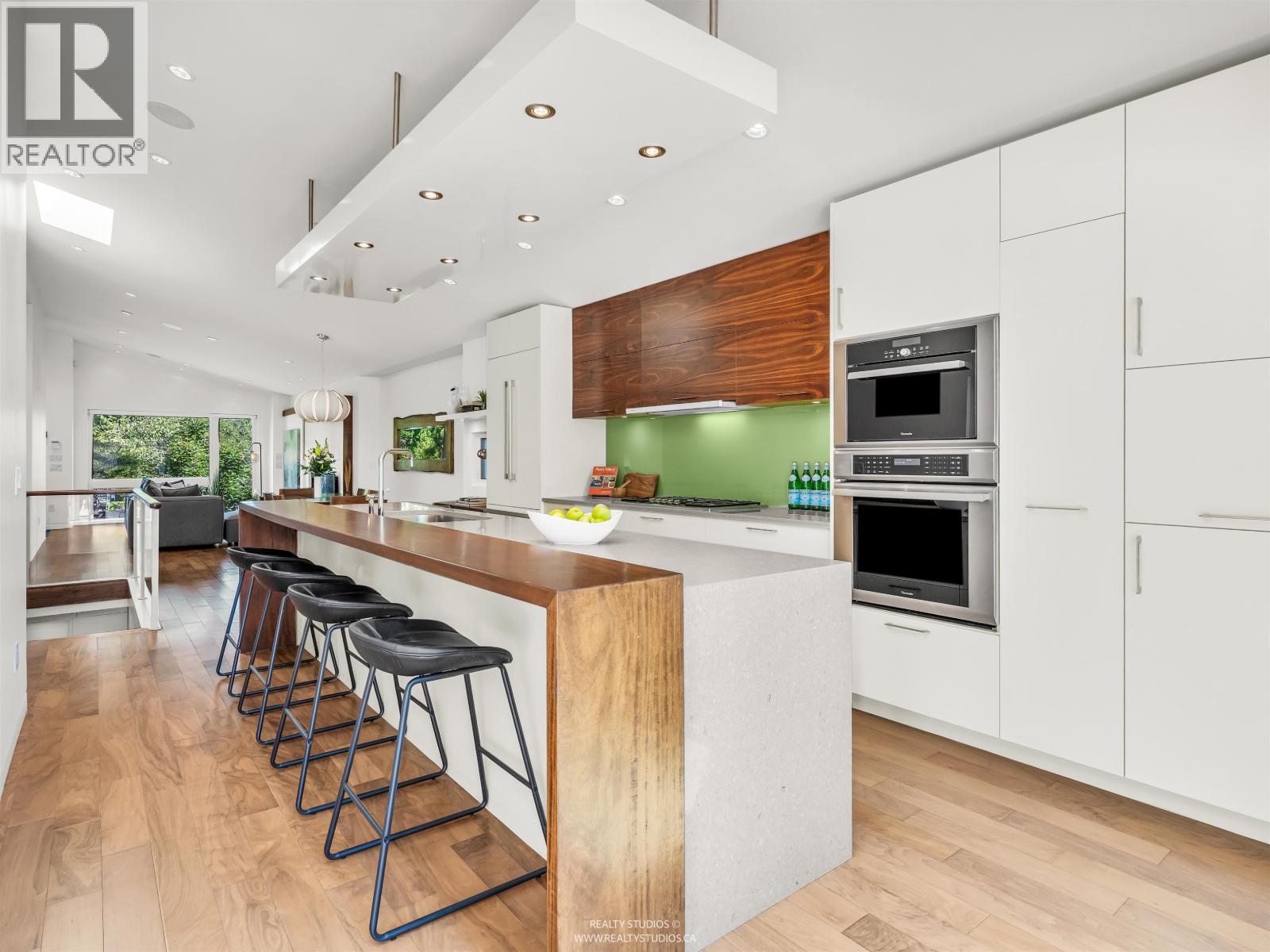 Photo 5 of 534 E 29th Avenue, Vancouver BC