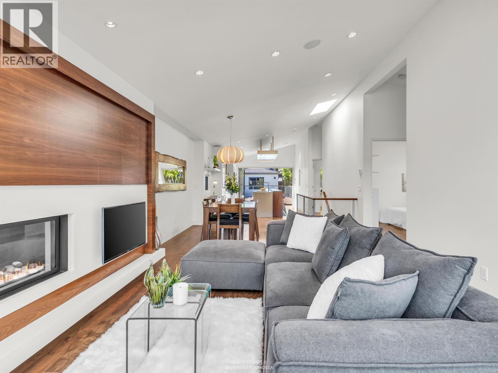 Photo 11 of 534 E 29th Avenue, Vancouver BC