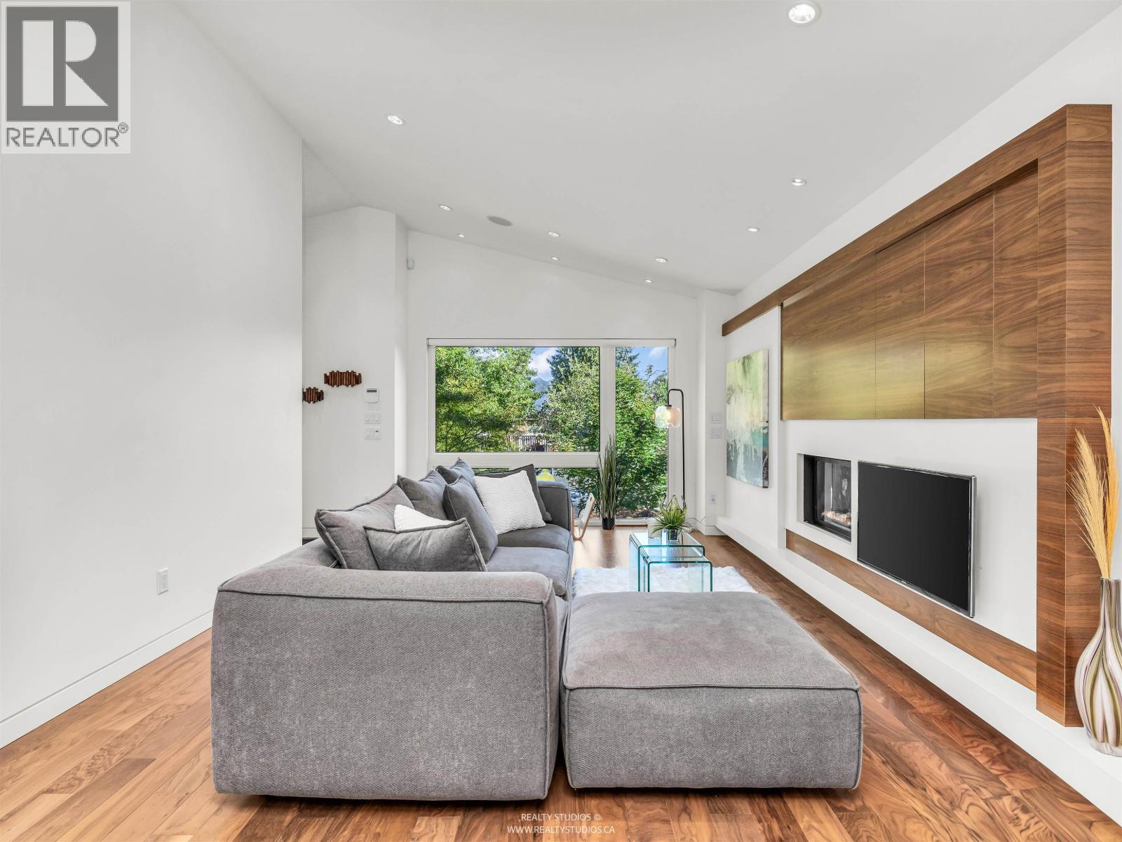 Photo 10 of 534 E 29th Avenue, Vancouver BC