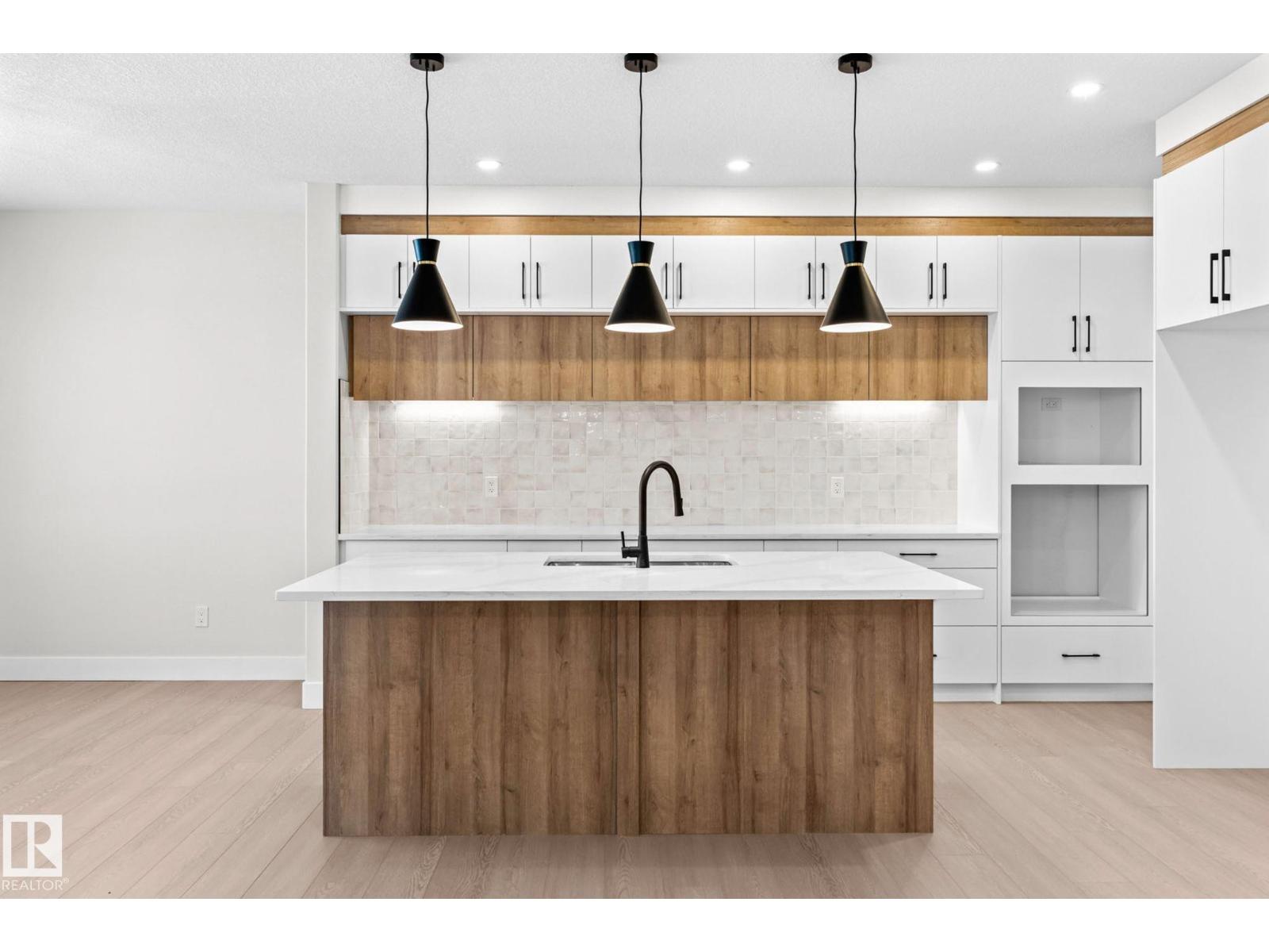 Photo 3 of 8512 181 Av Nw, Edmonton AB