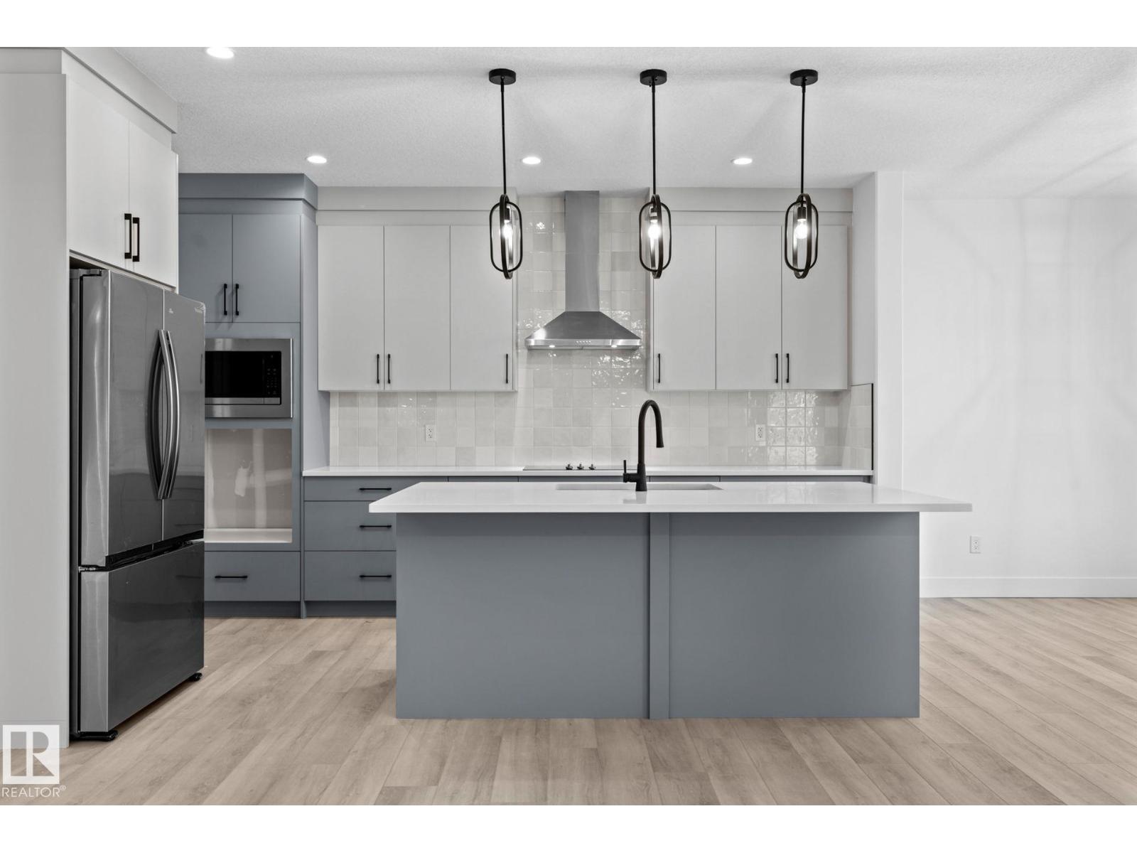 Photo 4 of 8512 181 Av Nw, Edmonton AB