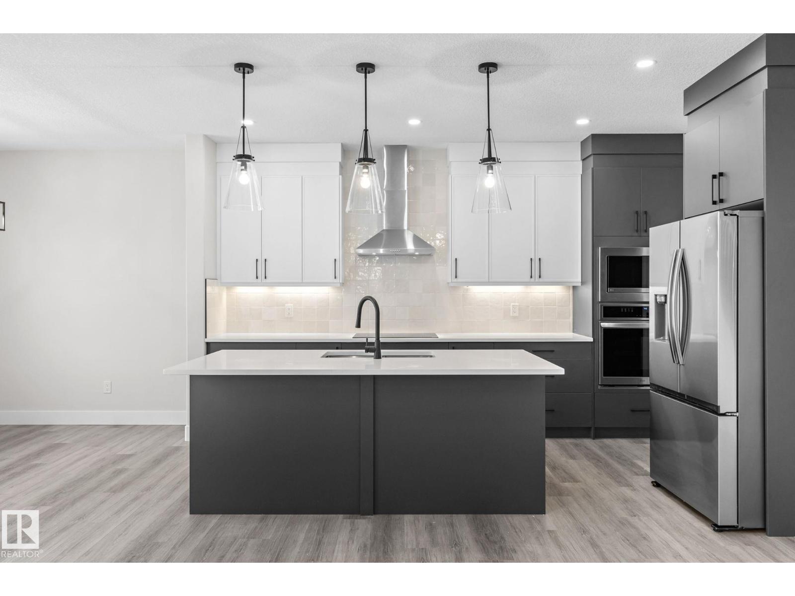 Photo 5 of 8512 181 Av Nw, Edmonton AB