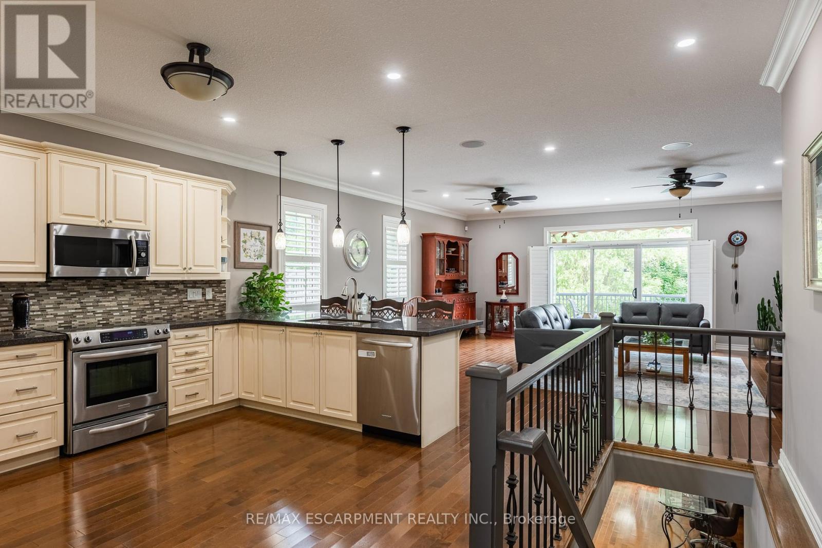 Photo 8 of 13 Iron Bridge Court, Haldimand ON