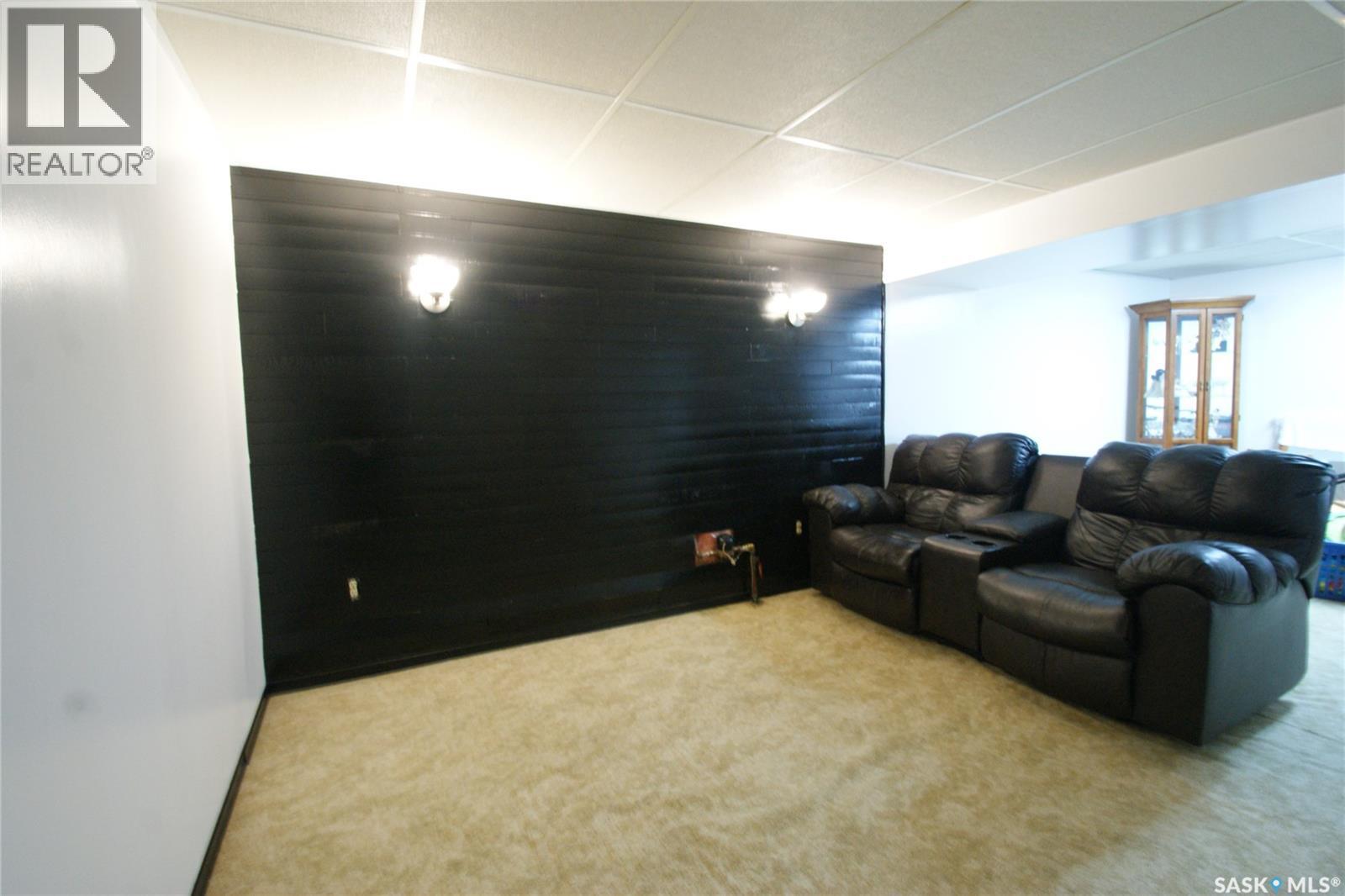 Photo 12 of 3209 33rd Street W, Saskatoon SK