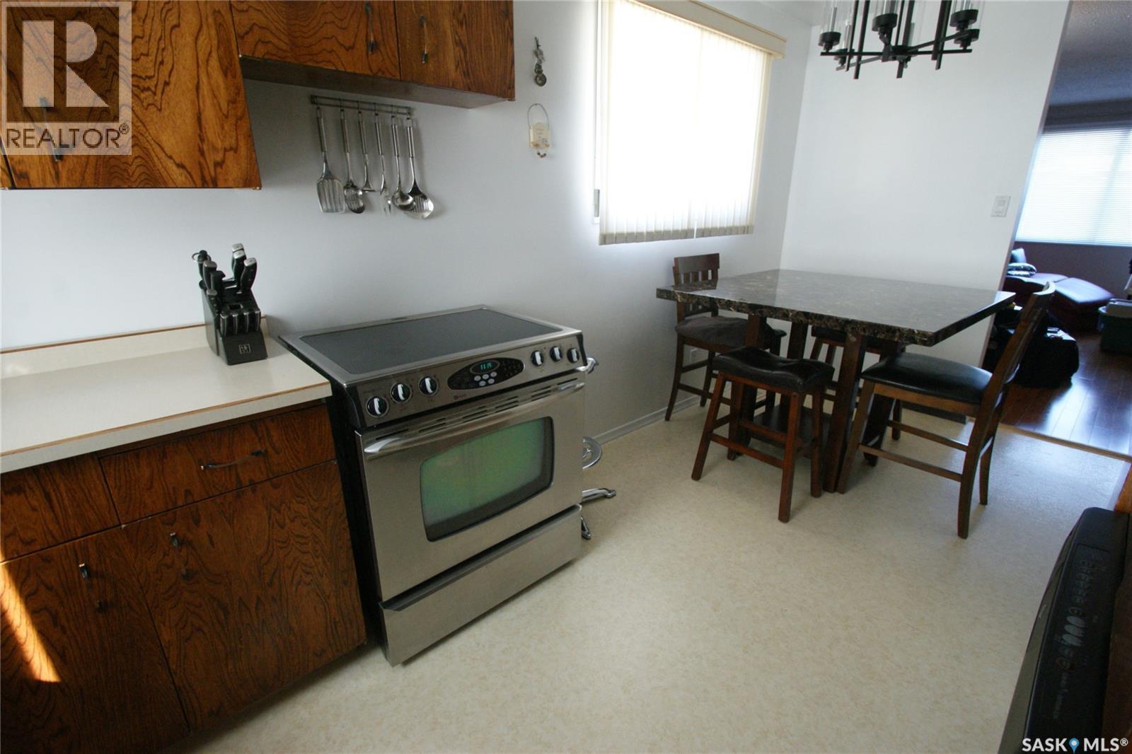 Photo 5 of 3209 33rd Street W, Saskatoon SK