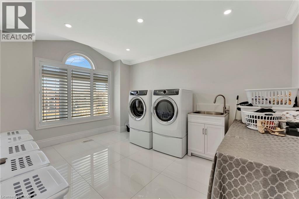 Photo 37 of 7 Bernini Court, Hamilton ON