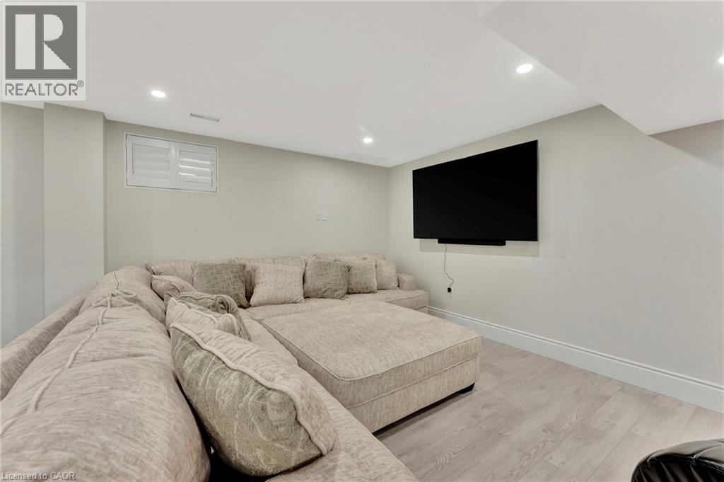 Photo 39 of 7 Bernini Court, Hamilton ON