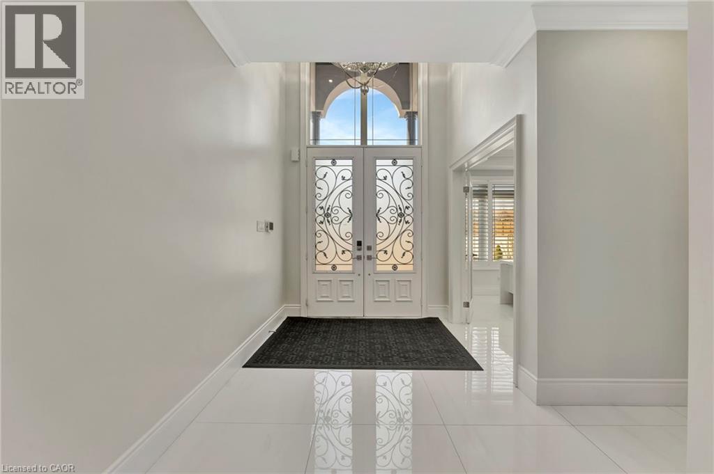 Photo 8 of 7 Bernini Court, Hamilton ON