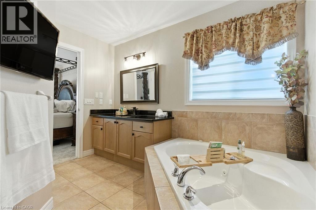 Photo 28 of 11 Silverspring Crescent, Hannon ON