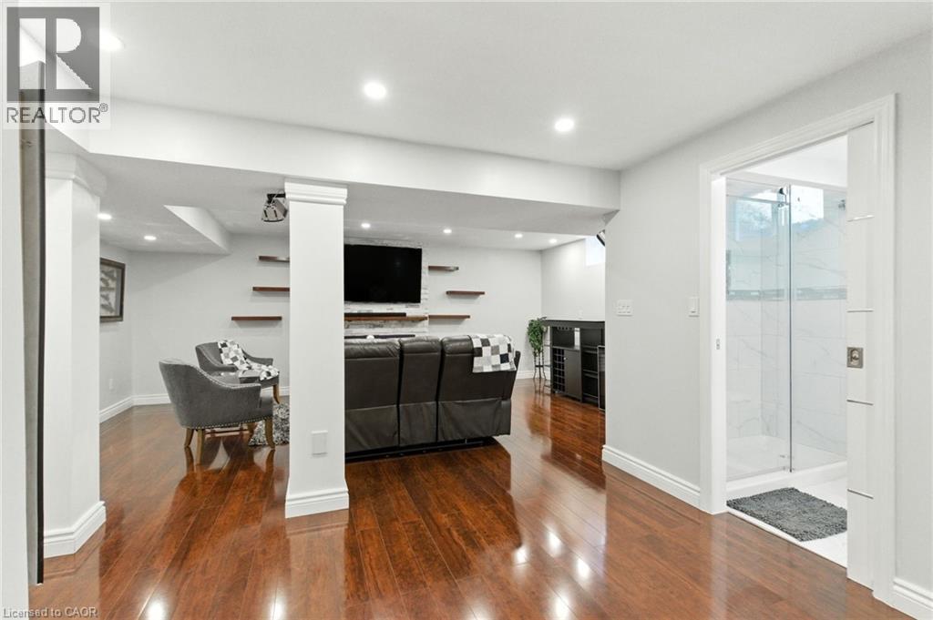 Photo 35 of 11 Silverspring Crescent, Hannon ON