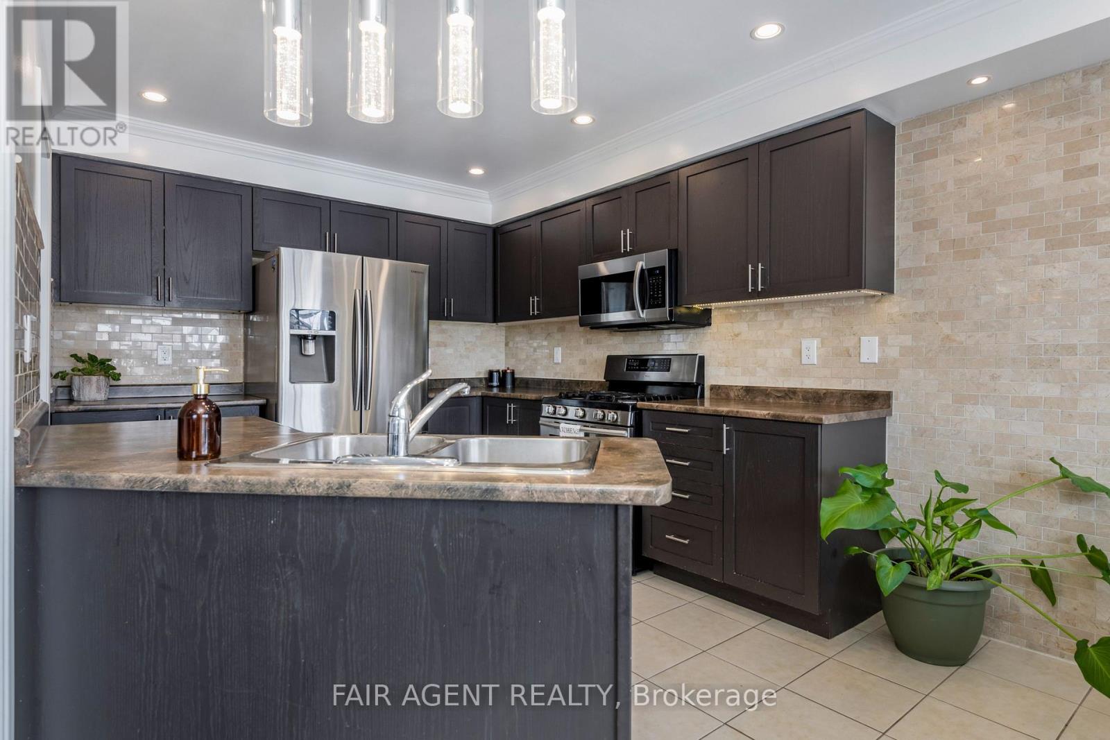 Photo 16 of 1204 Mary Lou Street, Innisfil ON