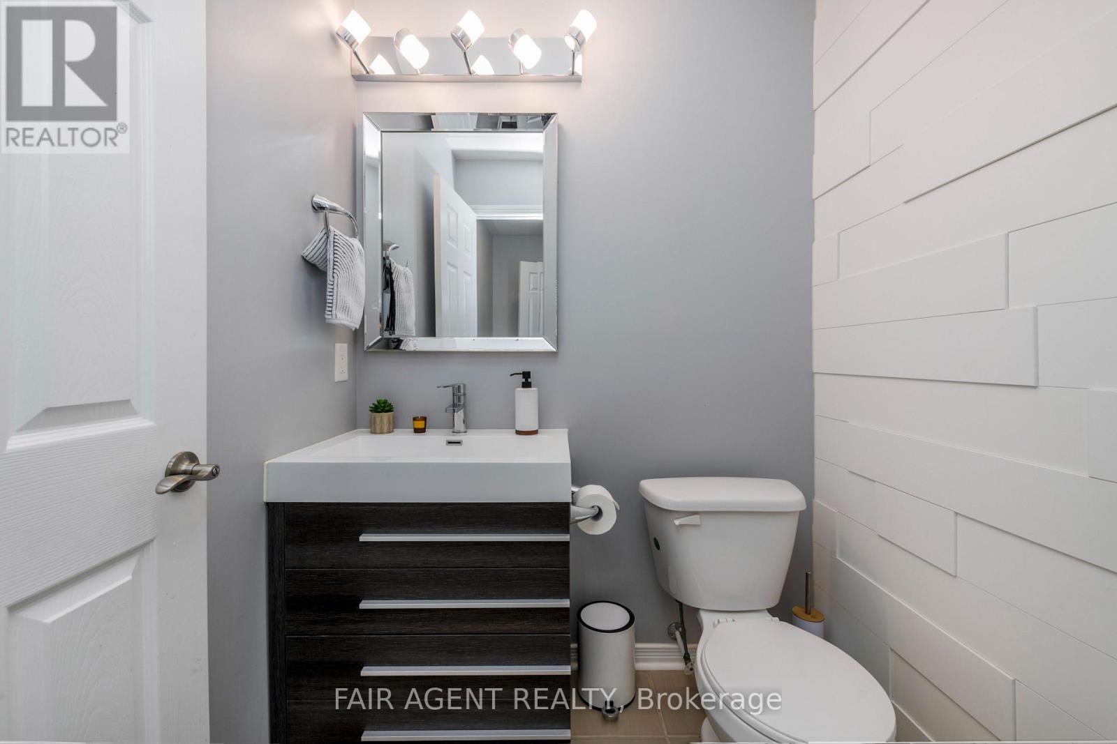 Photo 18 of 1204 Mary Lou Street, Innisfil ON