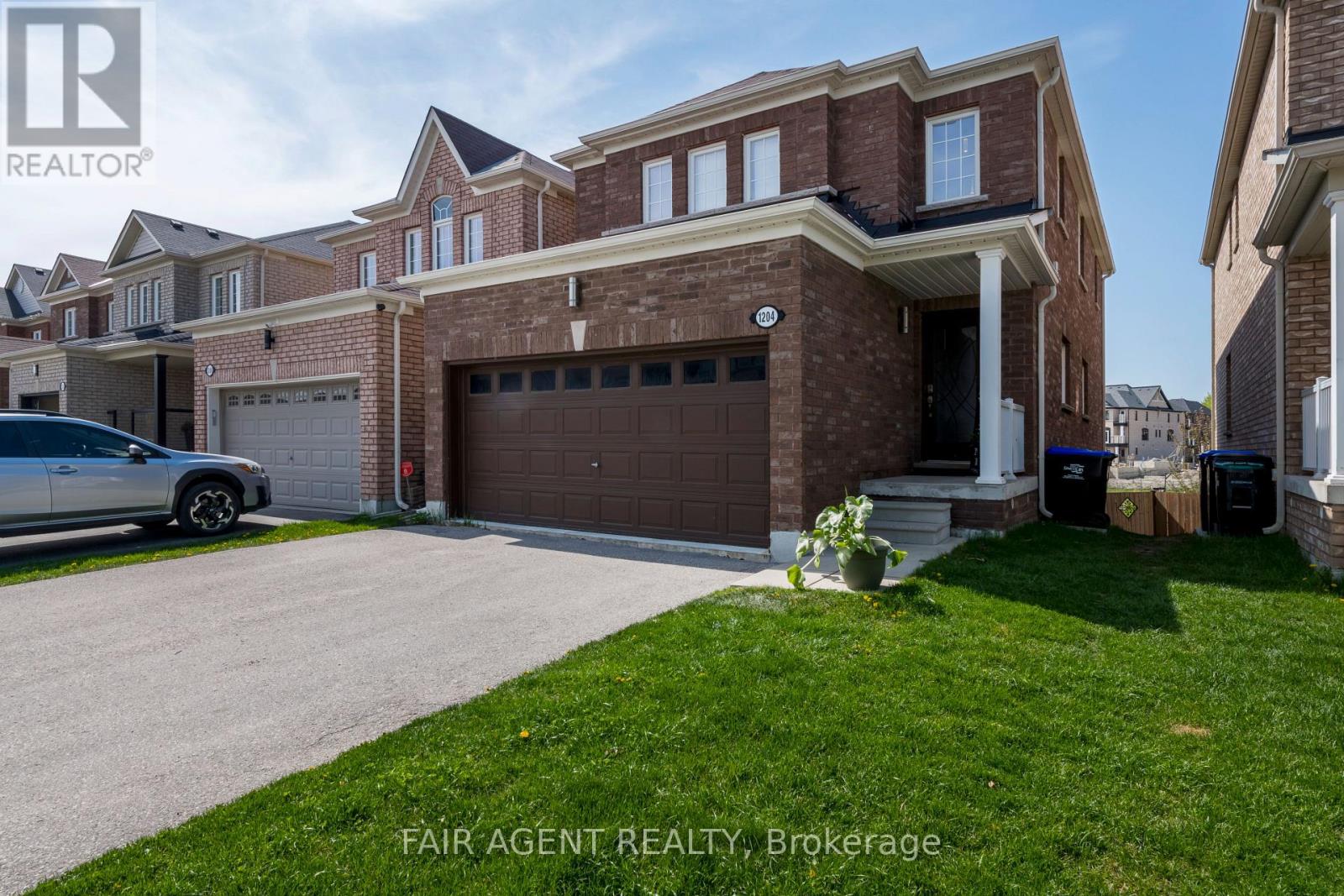Photo 2 of 1204 Mary Lou Street, Innisfil ON