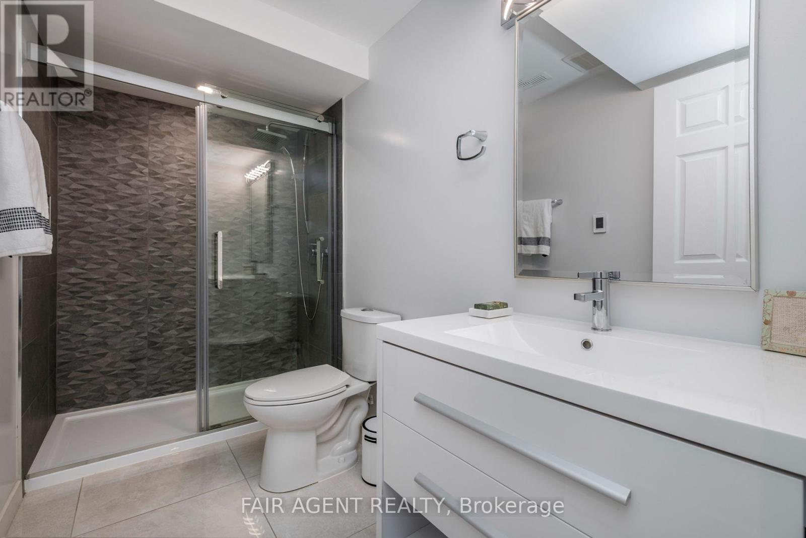 Photo 33 of 1204 Mary Lou Street, Innisfil ON