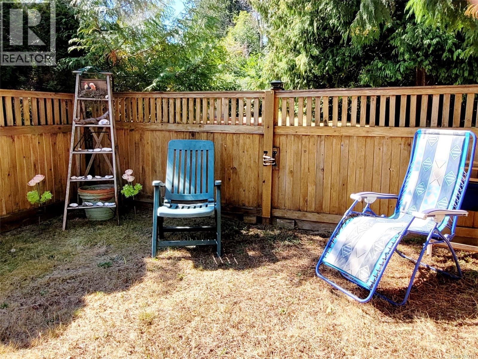 Photo 13 of 35 6050 Island Hwy W, Qualicum Beach BC