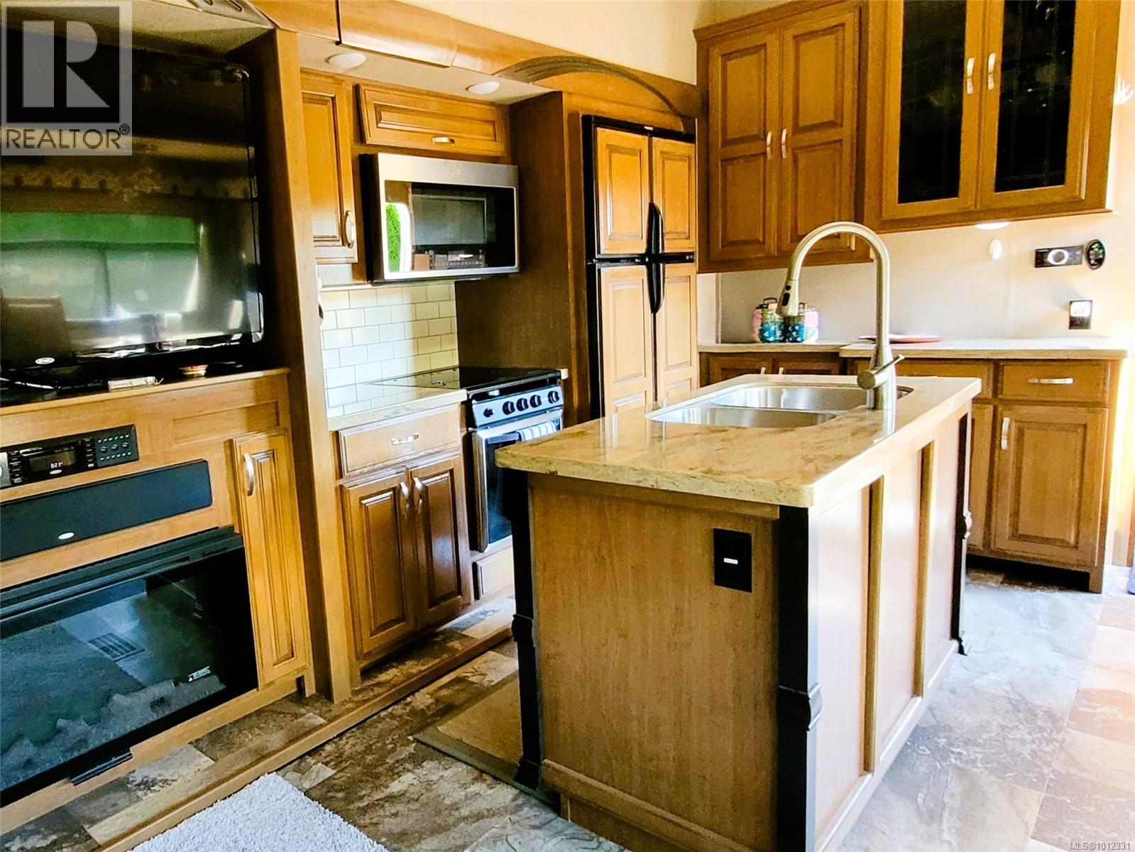 #35 6050 Island Hwy W - 20