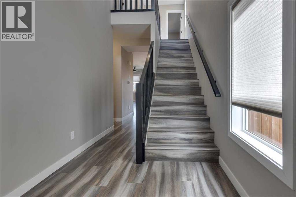 Photo 6 of 71 Thomlison Avenue, Red Deer AB