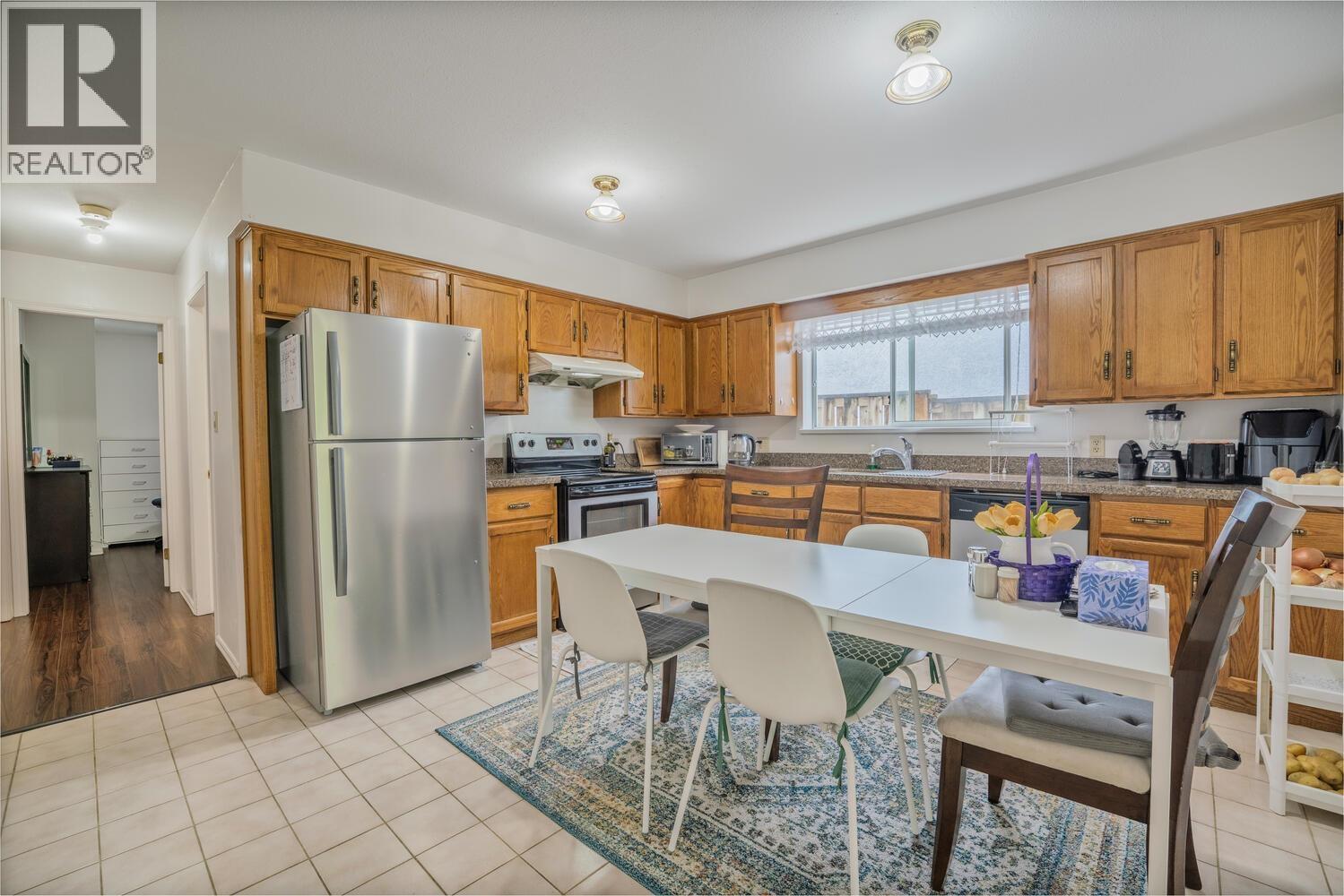Photo 16 of 7932 Rosewood Street, Burnaby BC