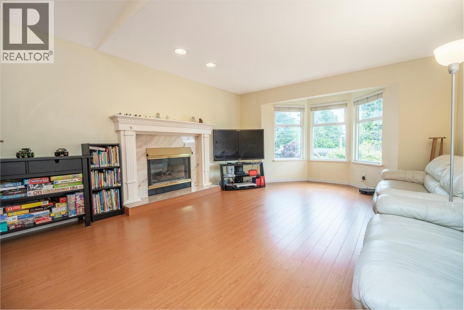 Photo 3 of 7932 Rosewood Street, Burnaby BC