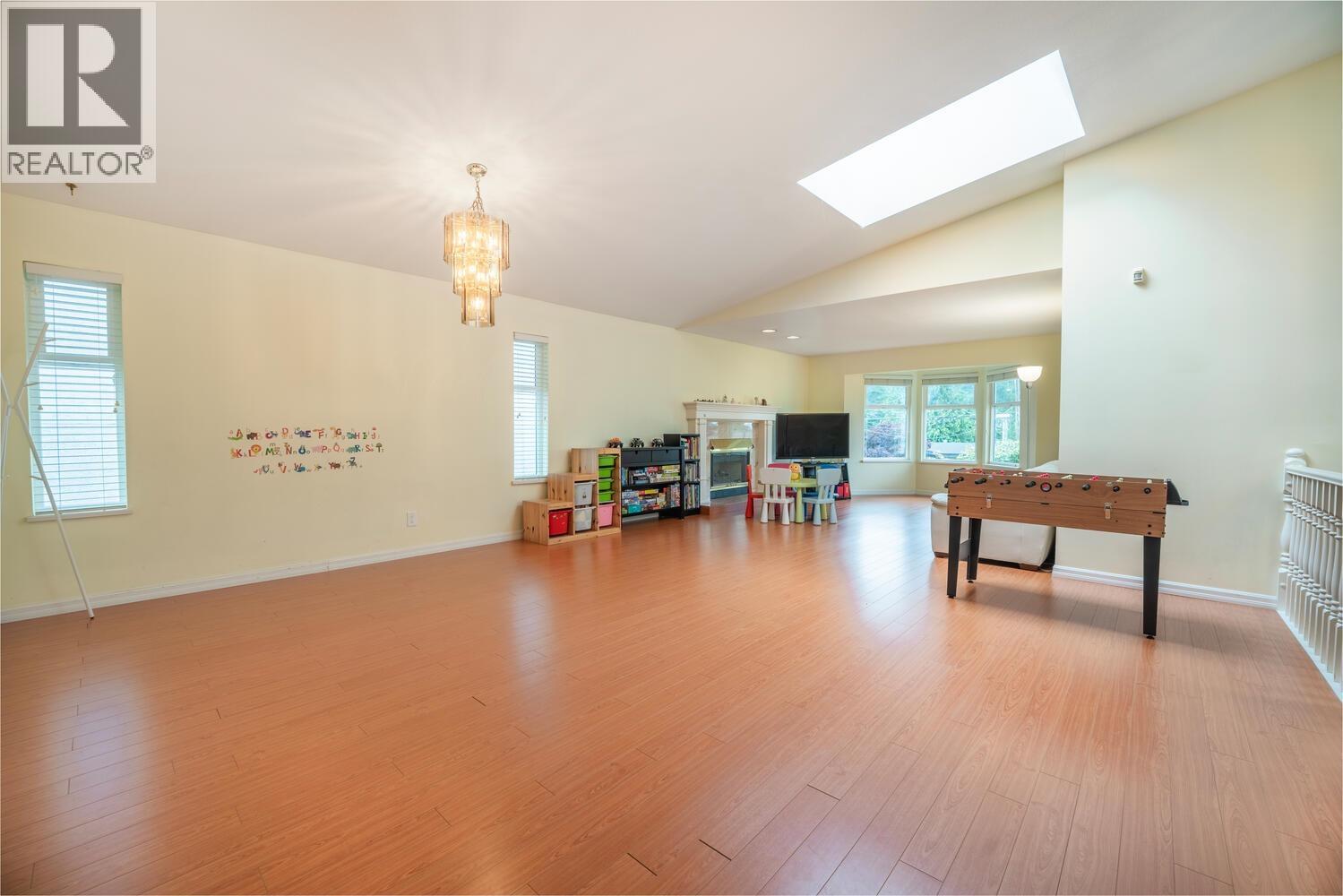 Photo 4 of 7932 Rosewood Street, Burnaby BC