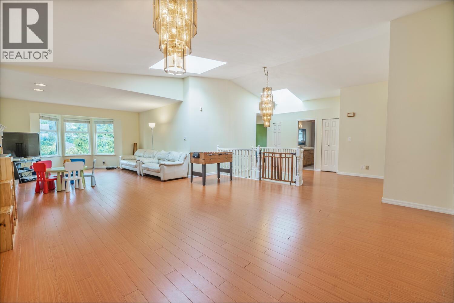 Photo 5 of 7932 Rosewood Street, Burnaby BC