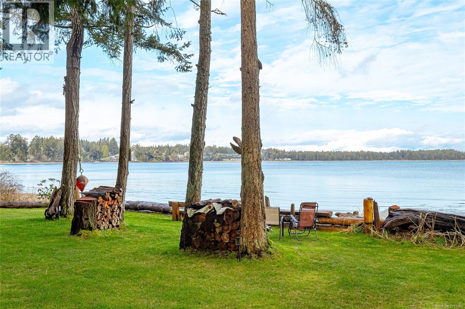 Photo 2 of 1552 Terrien Rd, Nanoose Bay BC