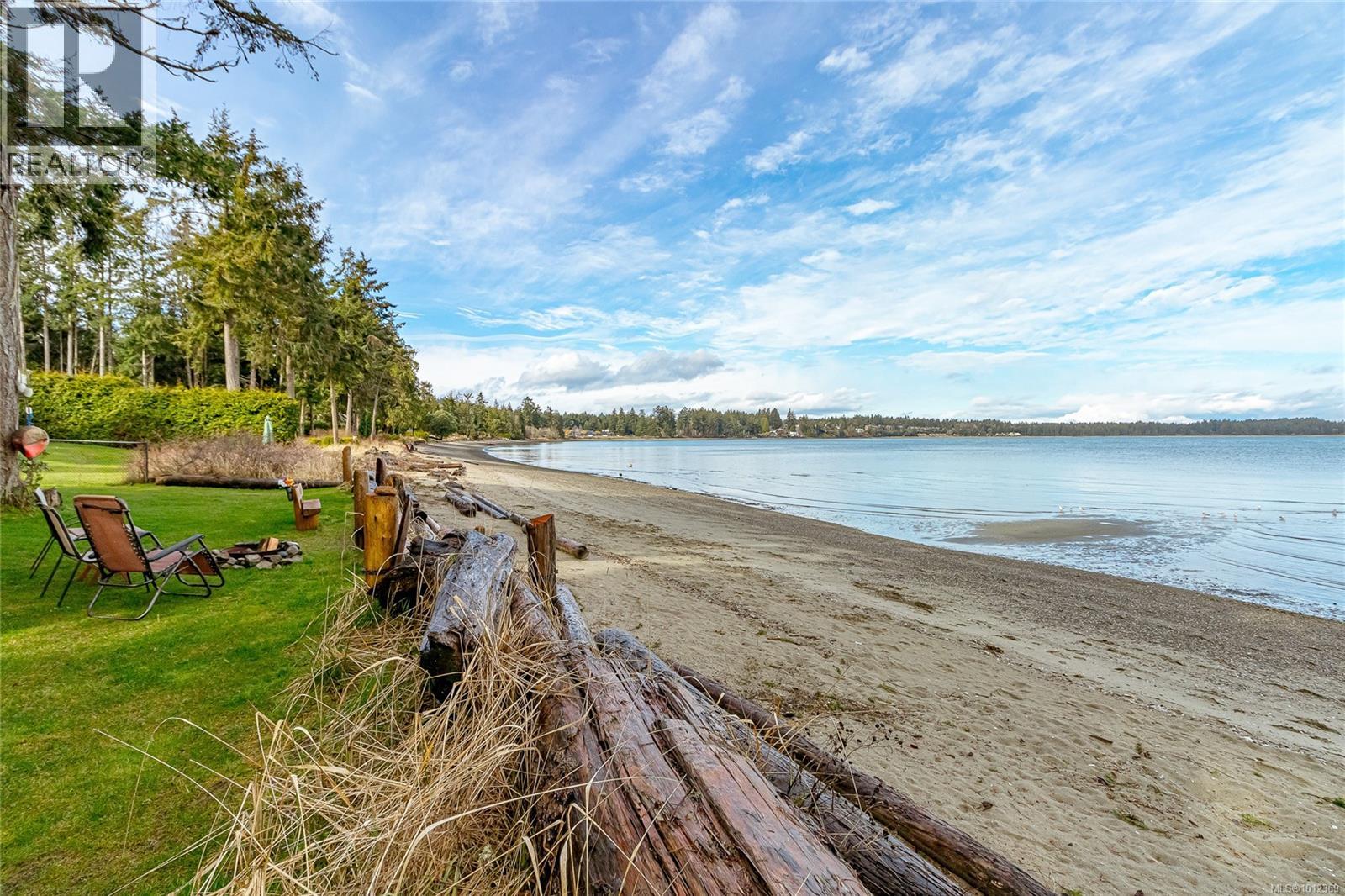 Photo 3 of 1552 Terrien Rd, Nanoose Bay BC
