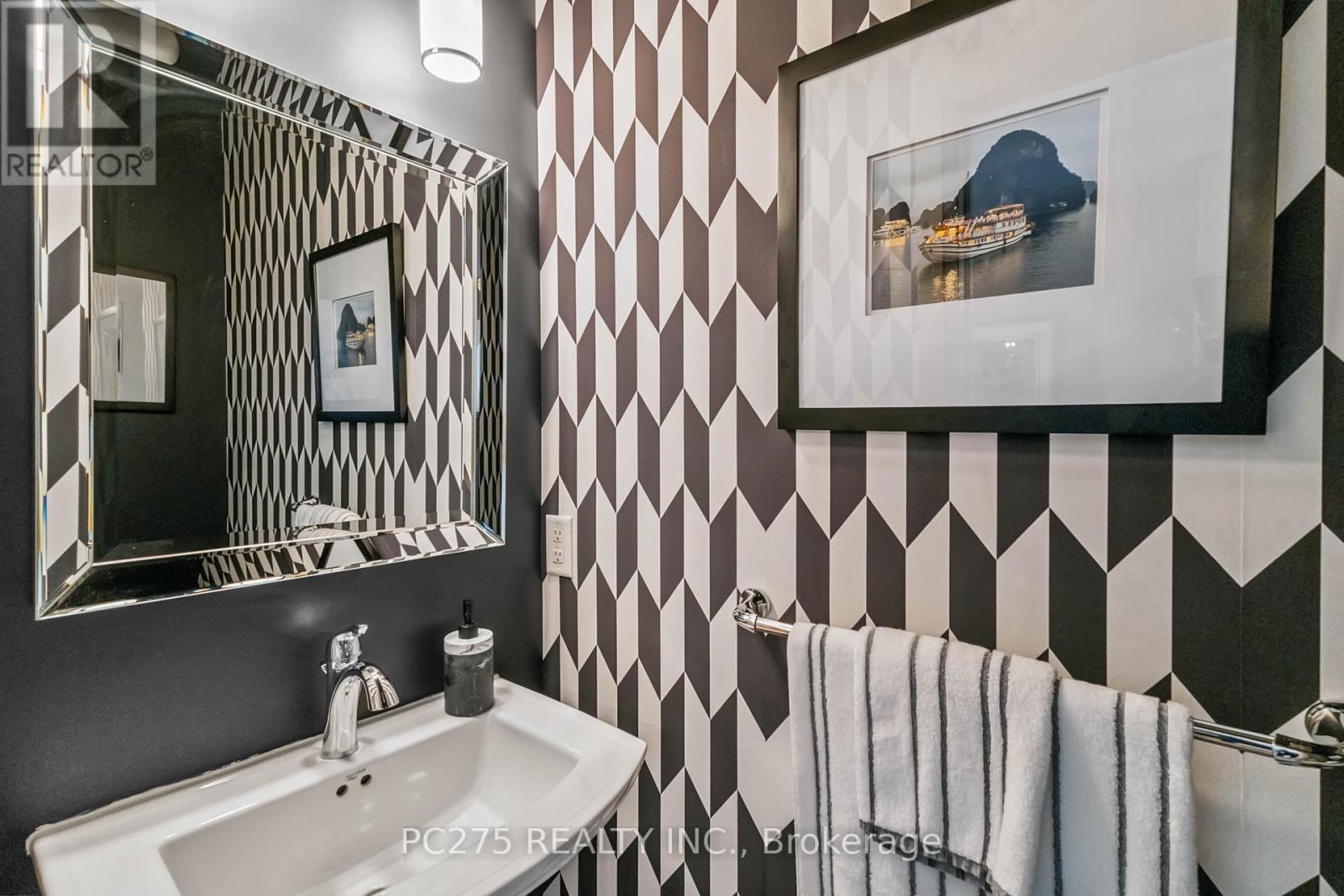 Photo 9 of 15 1040 Coronation Drive, London North ON