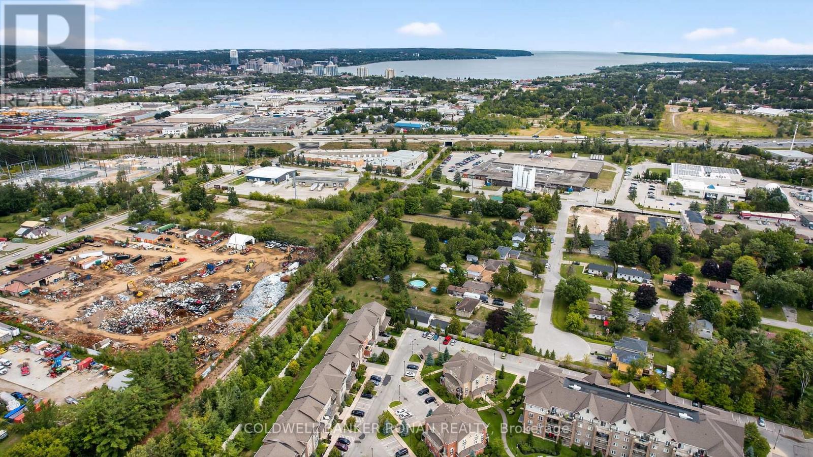Photo 39 of 8 49 Ferndale Drive S, Barrie ON