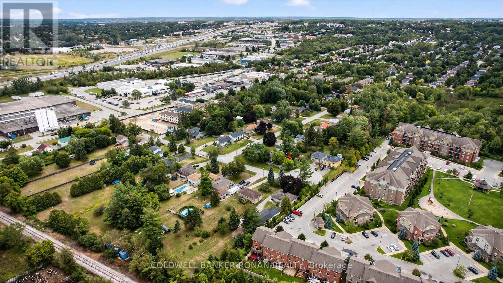 Photo 37 of 8 49 Ferndale Drive S, Barrie ON