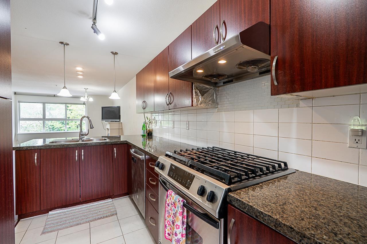 Photo 9 of 62 15353 100 Avenue, Surrey BC