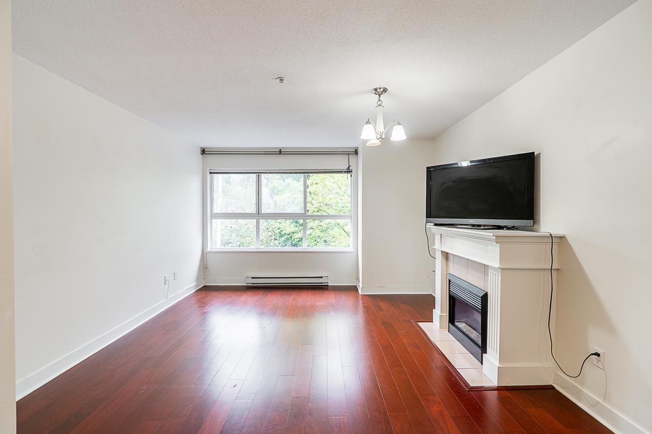 Photo 4 of 62 15353 100 Avenue, Surrey BC