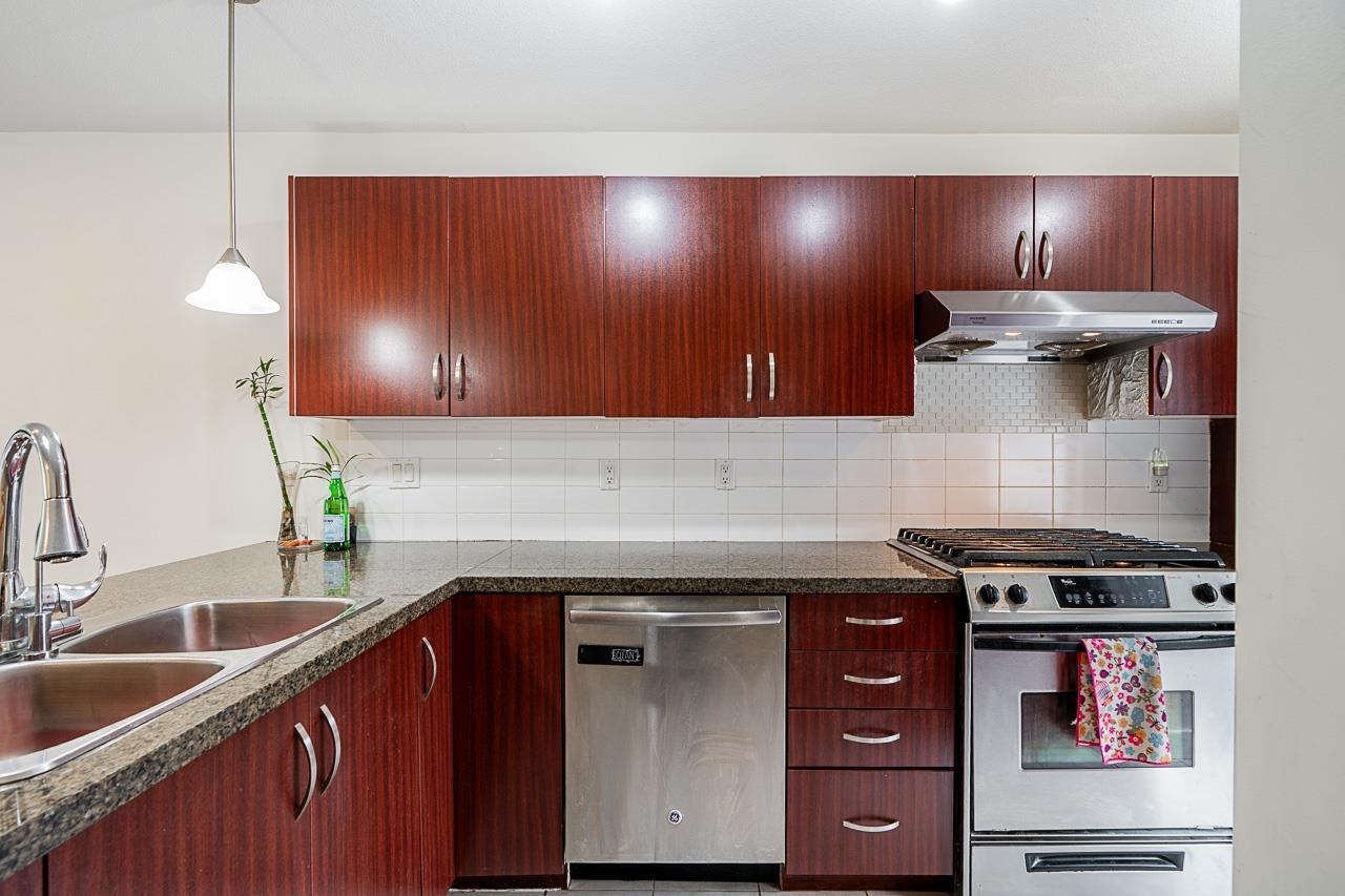 Photo 11 of 62 15353 100 Avenue, Surrey BC