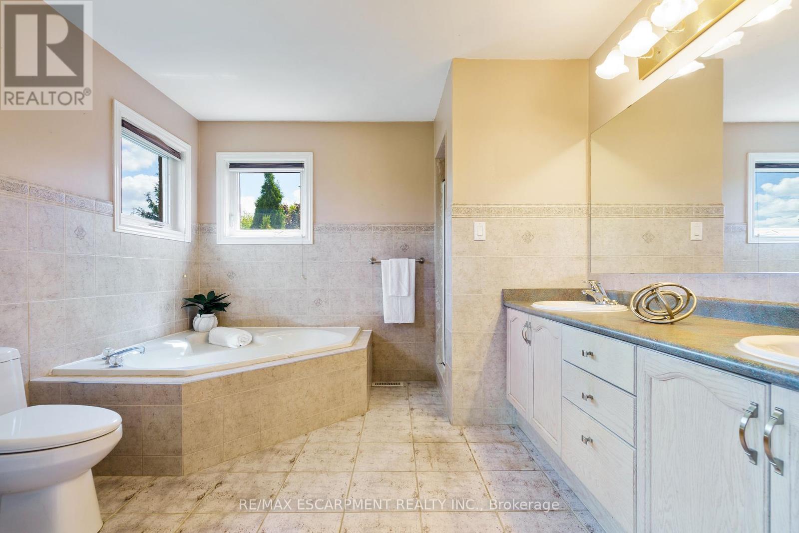 Photo 31 of 6451 Alderwood Trail, Mississauga ON