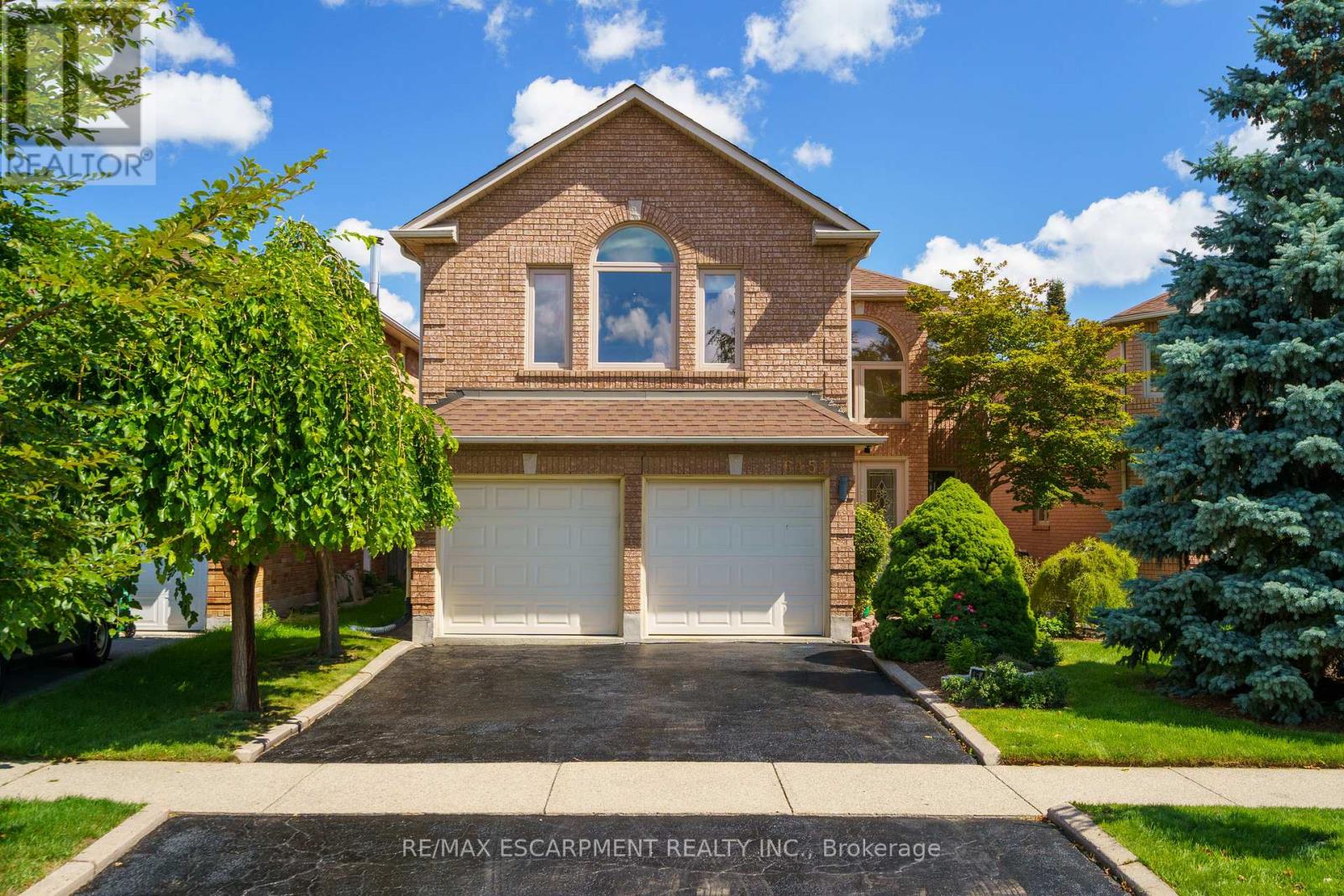 Photo 3 of 6451 Alderwood Trail, Mississauga ON