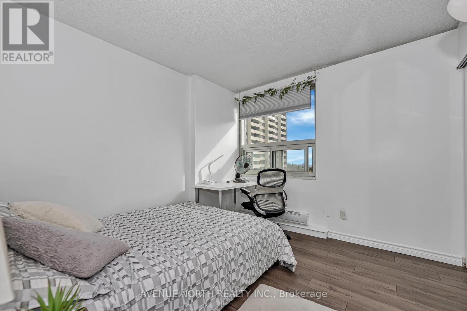Photo 13 of 808 1380 Prince Of Wales Drive, Ottawa ON