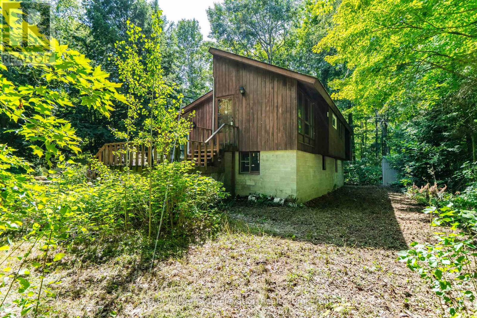 Photo 25 of 35 Crooked Creek Crescent, Tiny ON