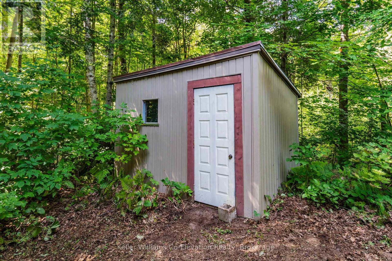 Photo 27 of 35 Crooked Creek Crescent, Tiny ON