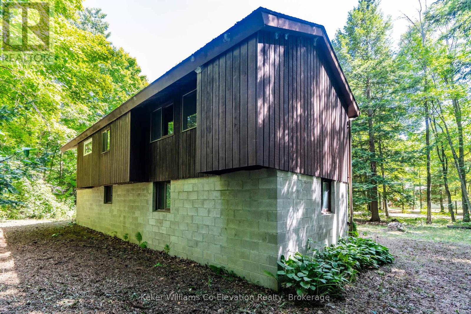 Photo 28 of 35 Crooked Creek Crescent, Tiny ON
