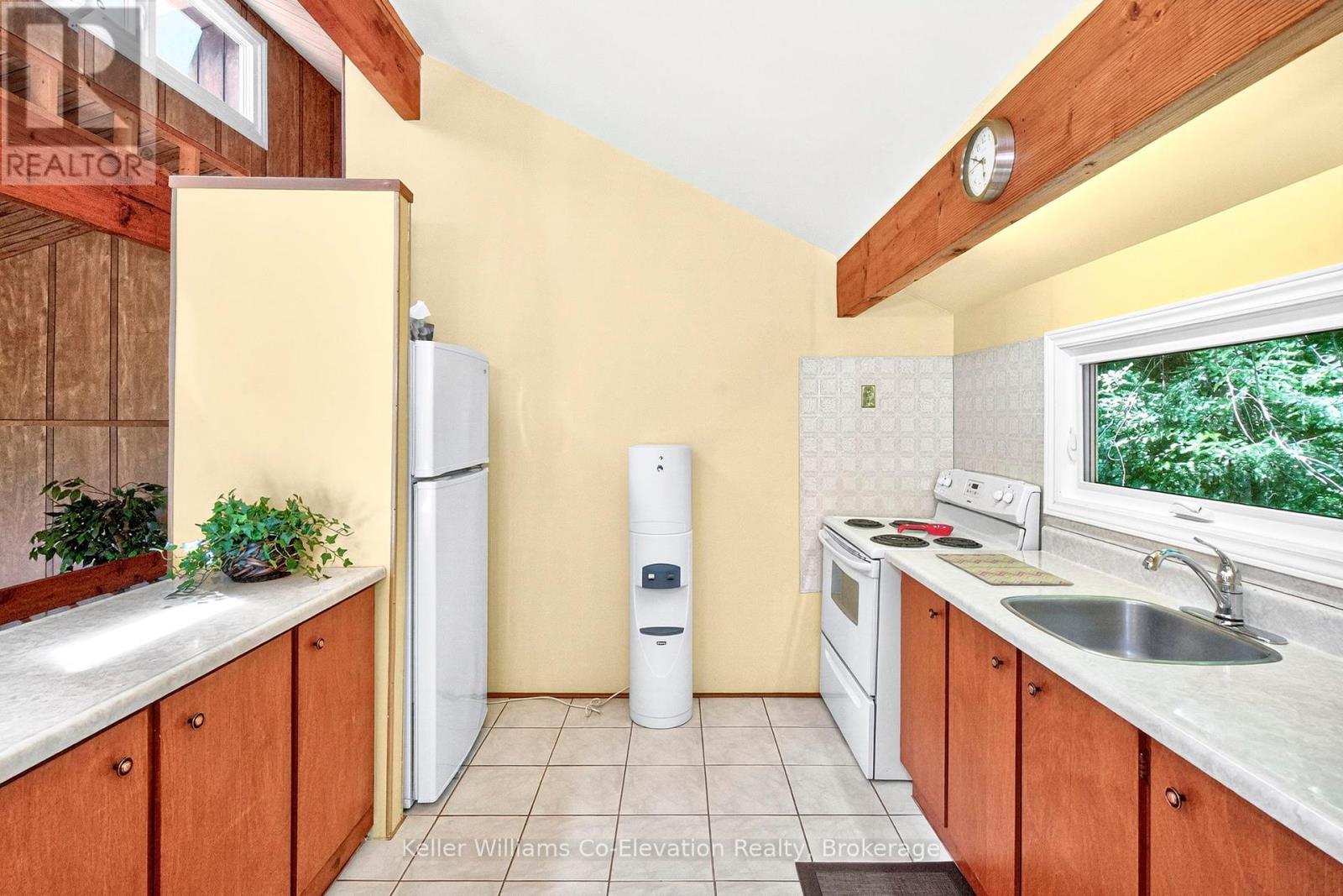 Photo 7 of 35 Crooked Creek Crescent, Tiny ON