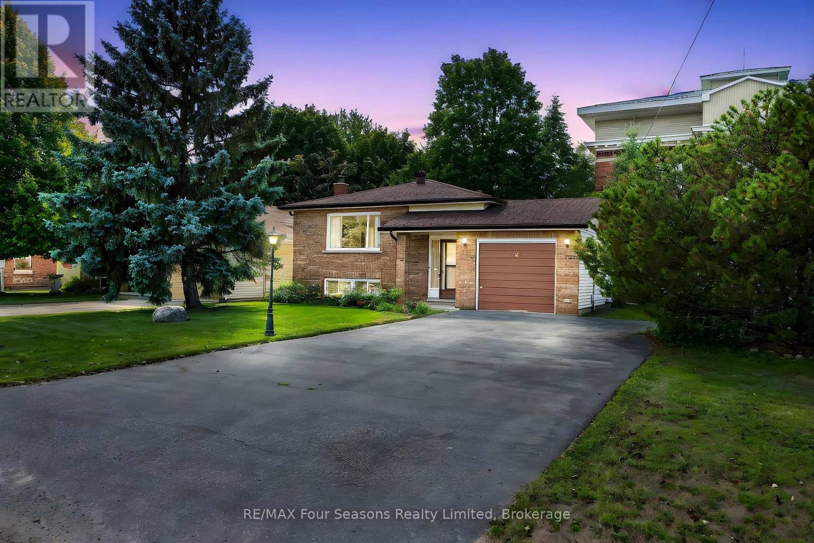Photo 1 of 134 Walnut Street, Collingwood ON