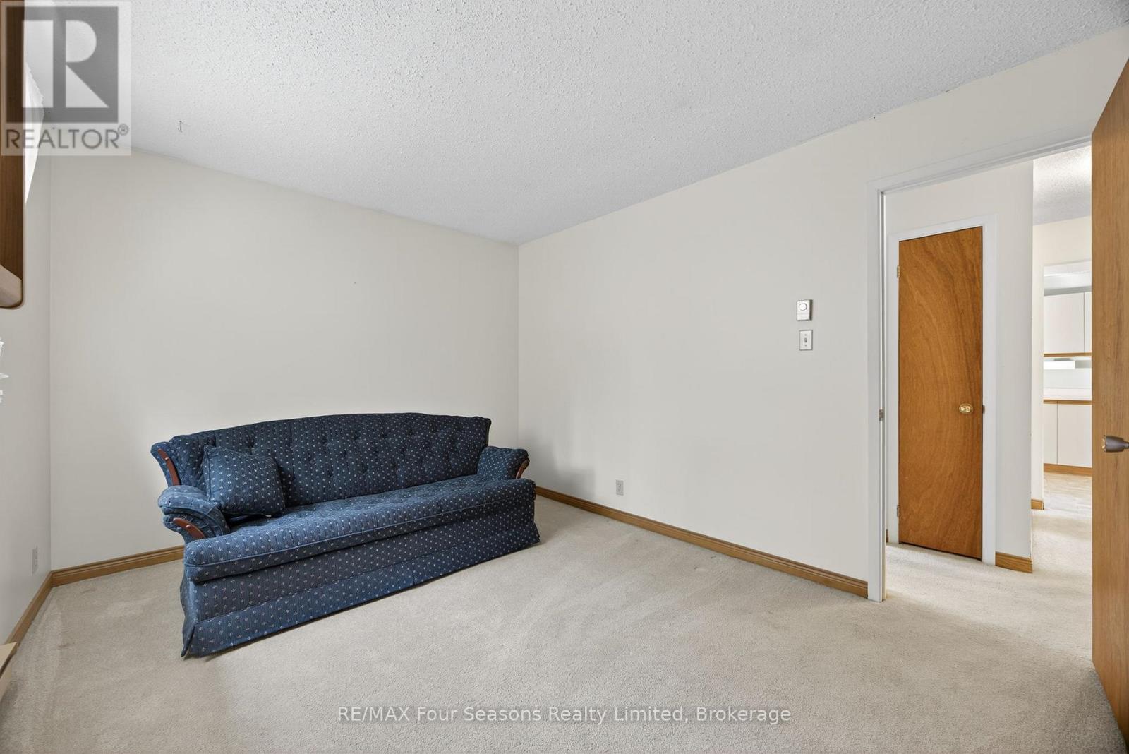 Photo 15 of 134 Walnut Street, Collingwood ON